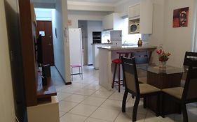 Aconchegante Apartamento Pé na Areia na Praia de Ingleses Gaivotas 70m do Mar